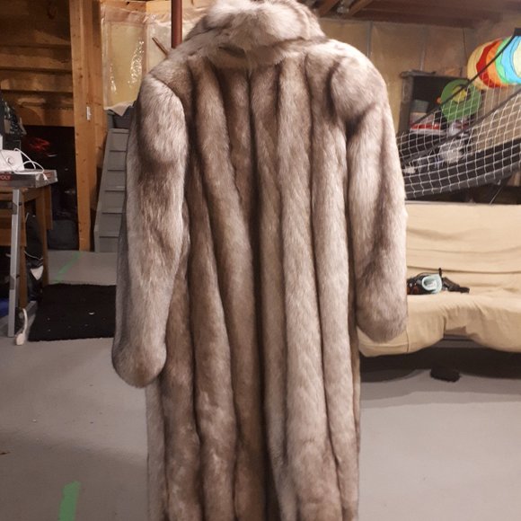 Norwegian Blue Fox furcoat - Picture 3 of 3